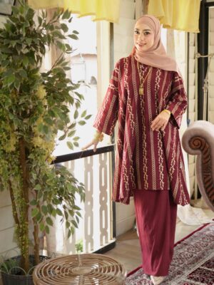 RANIA MAROON
